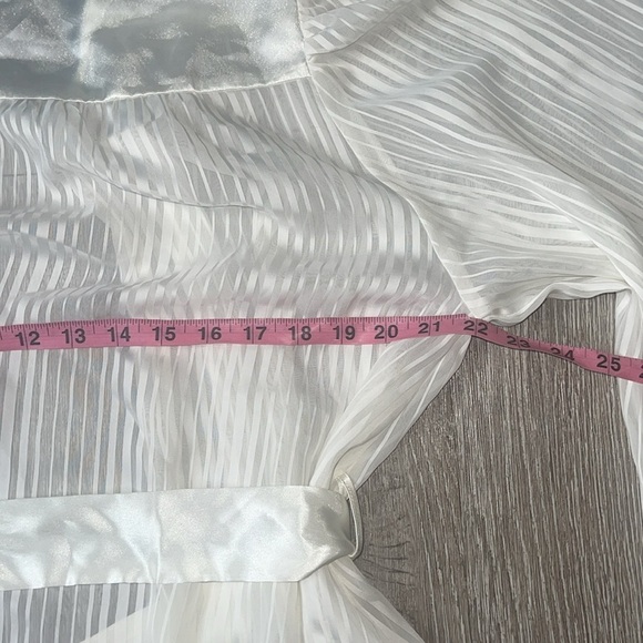 Vintage 90s gold label Victoria's Secret White Satin Kimono size small bridal - Picture 5 of 6